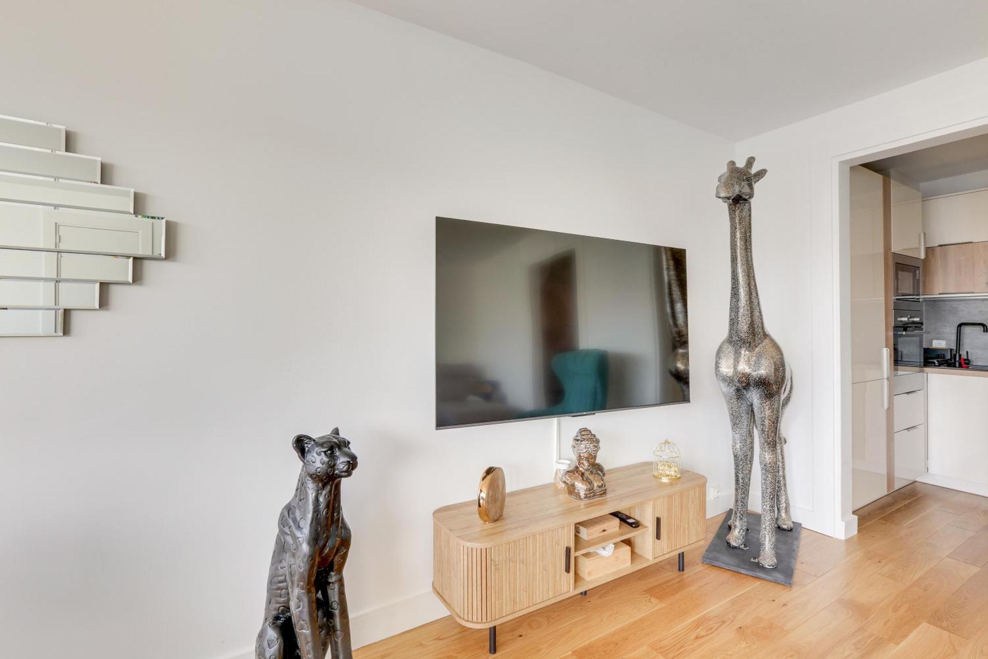 Luxury 75m2 With Eiffel Tower View, 1 Min Metro, Parking *