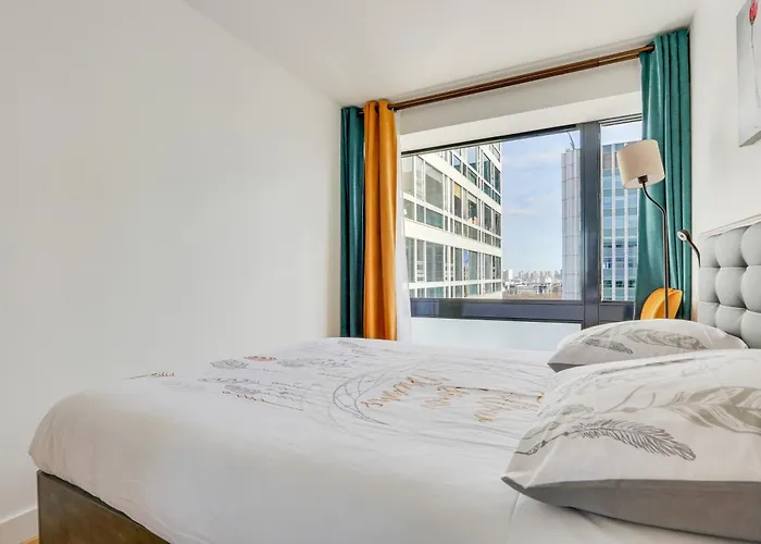 Paris Luxury Apartment 75M2 With Eiffel Tower View, 1 Min Metro, Parking