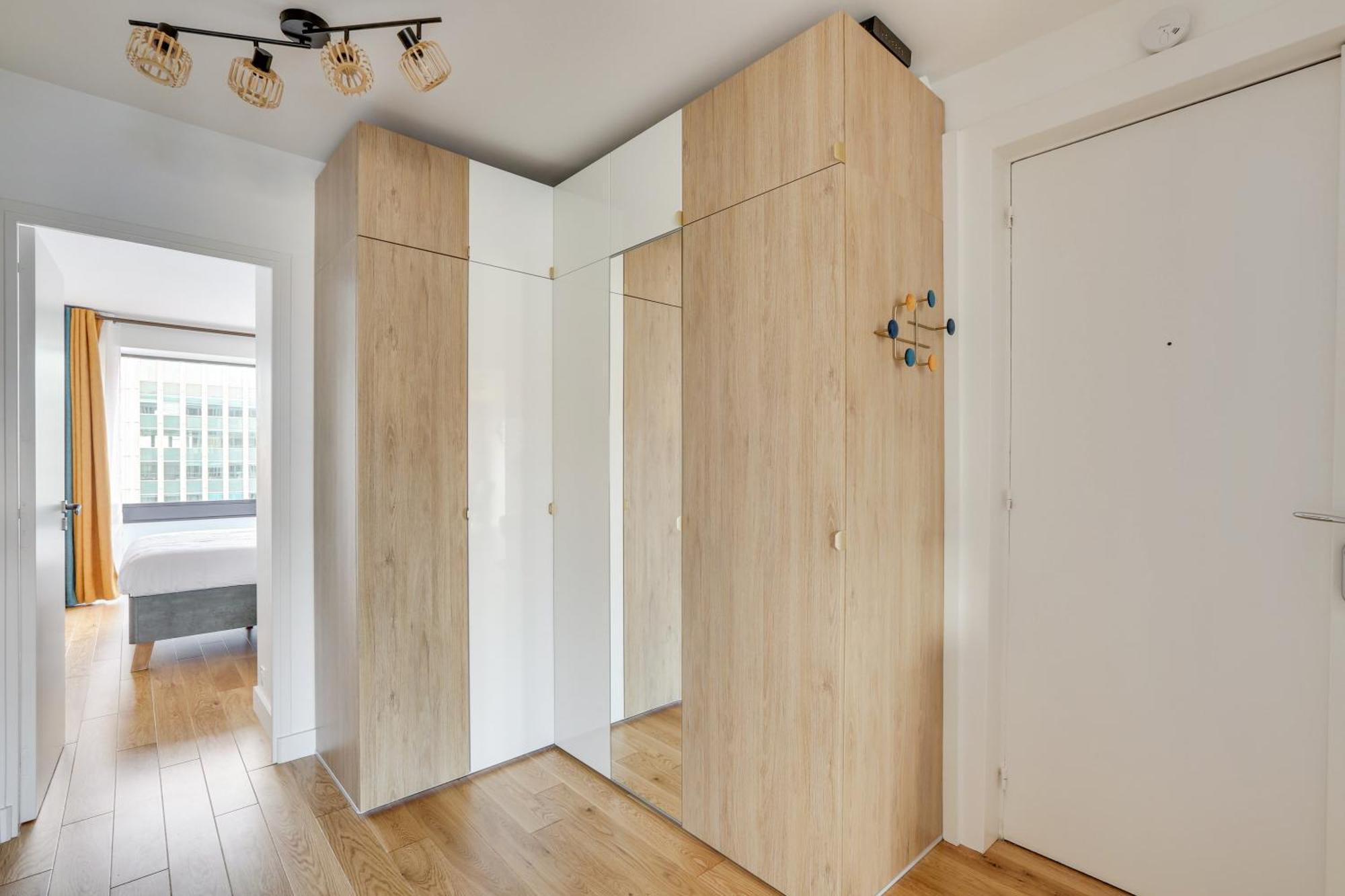 Luxury With Eiffel Tower View, 1 Min Metro, Parking Appartement *