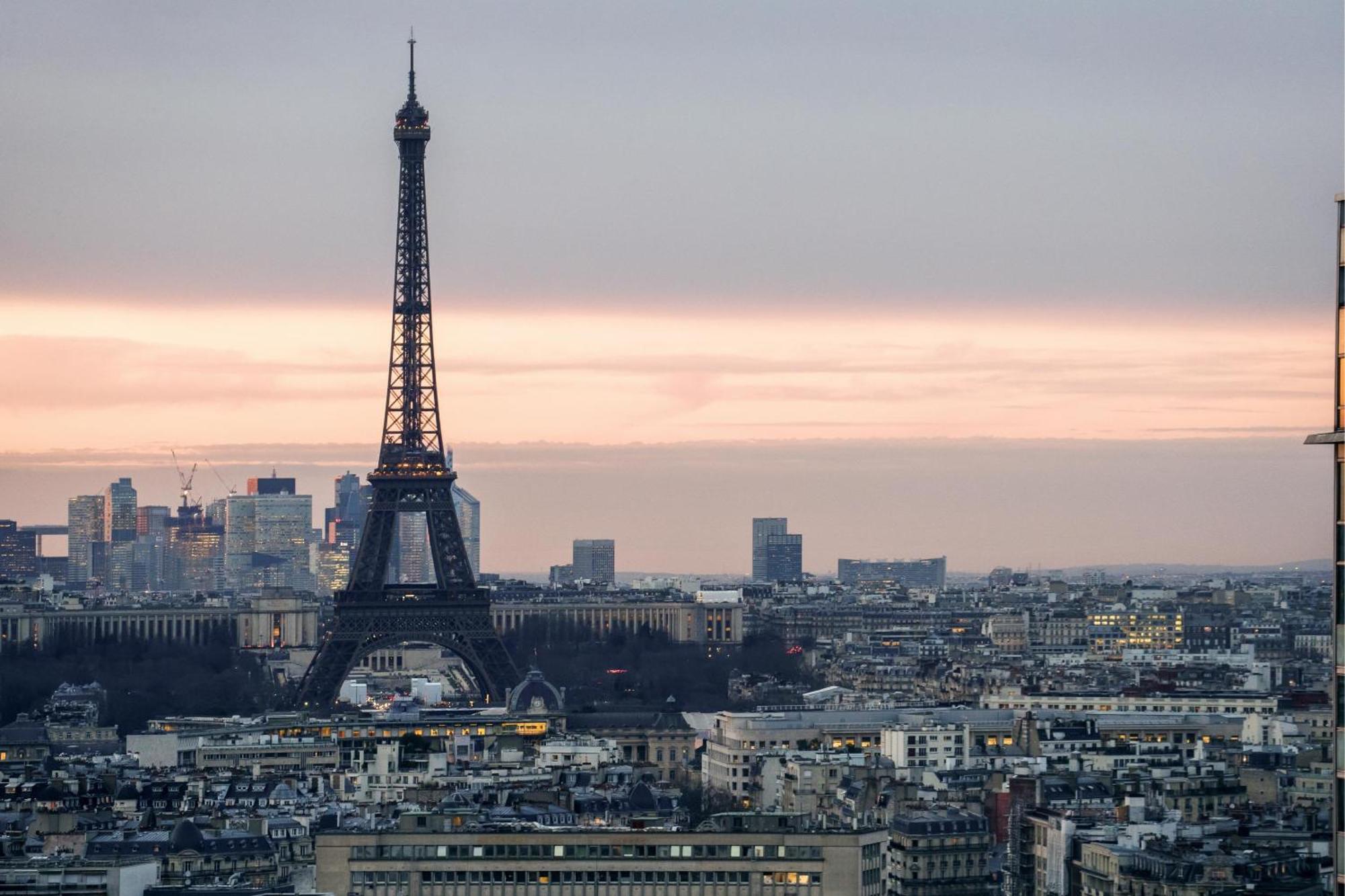 Appartement Luxury With Eiffel Tower View, 1 Min Metro, Parking Parijs
