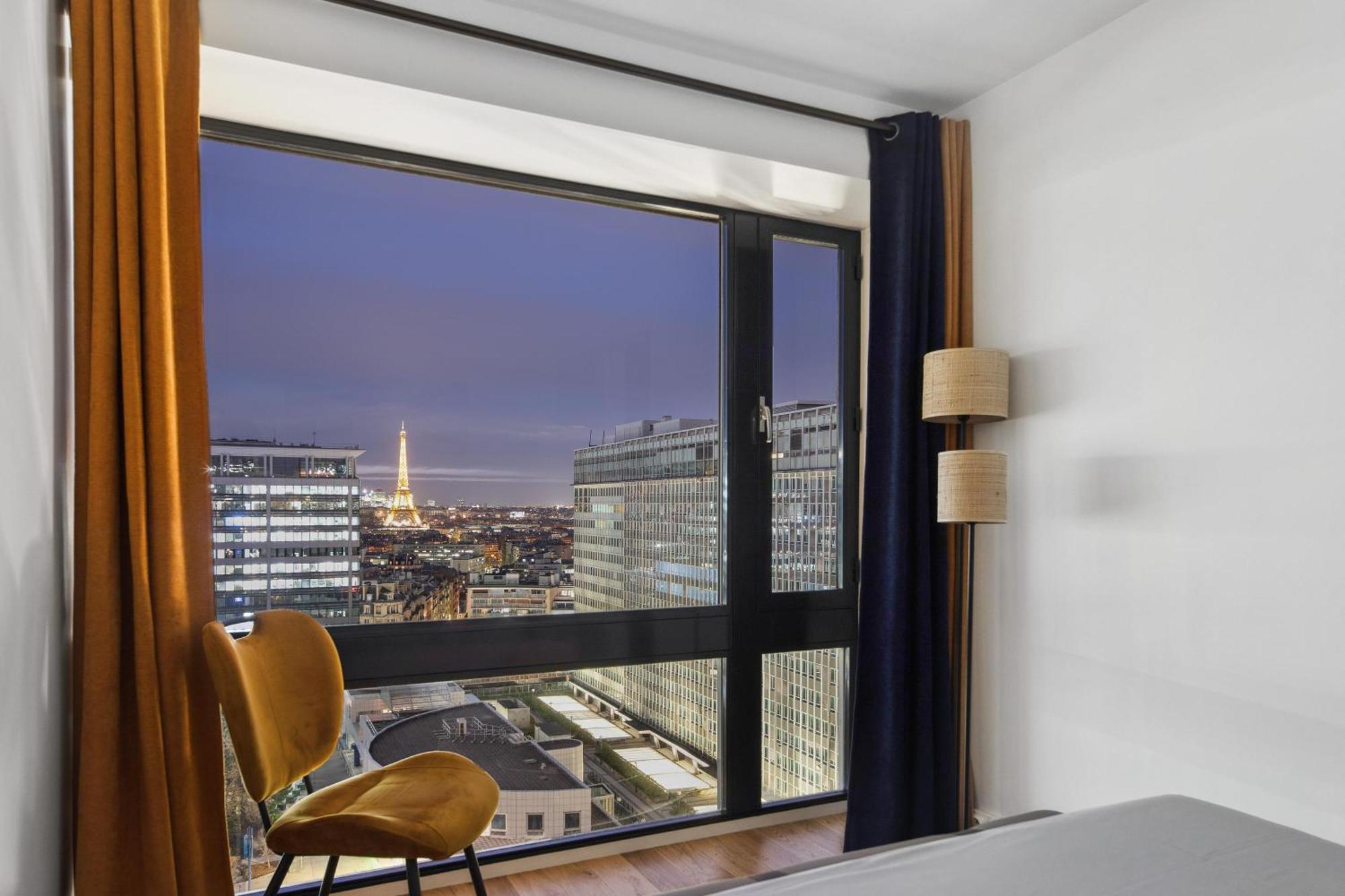 Appartement Luxury With Eiffel Tower View, 1 Min Metro, Parking Parijs
