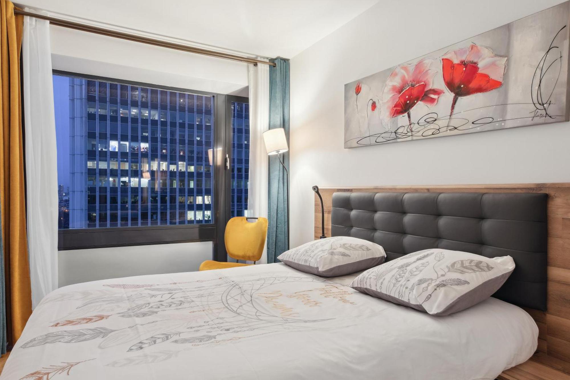 Luxury With Eiffel Tower View, 1 Min Metro, Parking * Parijs
